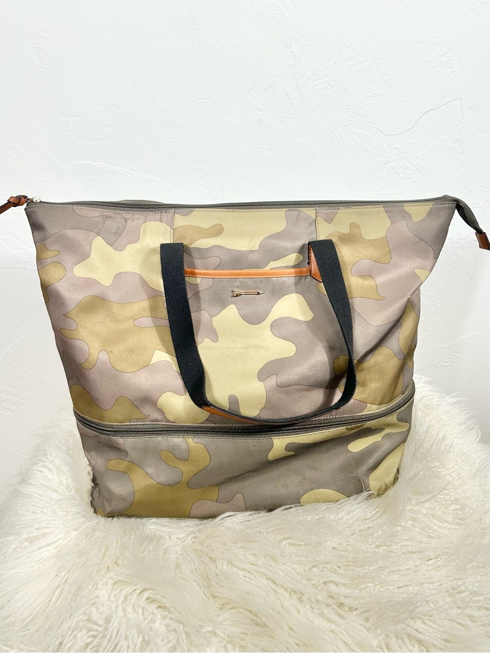 Stella & Dot Camouflage Expandable Getaway Weekender Travel Tote Bag